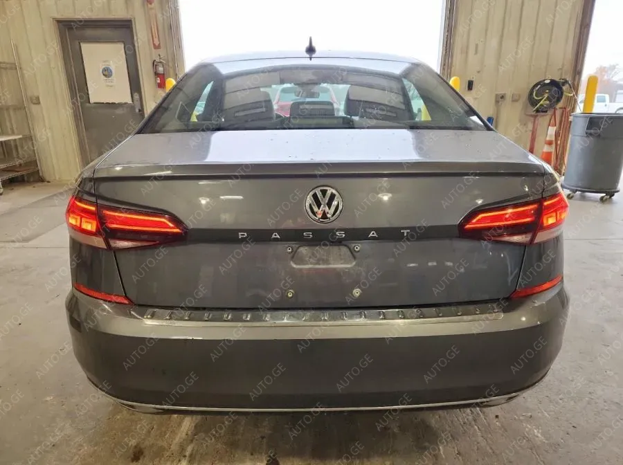 Volkswagen Passat 2021 — photo 2