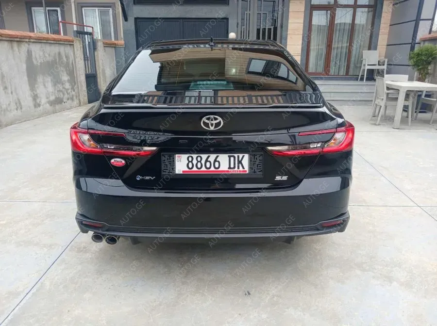 Toyota Camry 2025 — photo 2