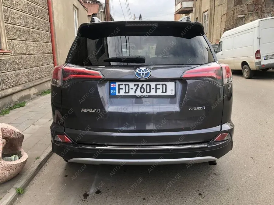 Toyota RAV4 2017 — photo 2