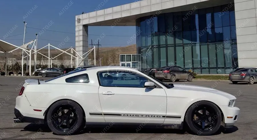 Ford Mustang 2012 — photo 2