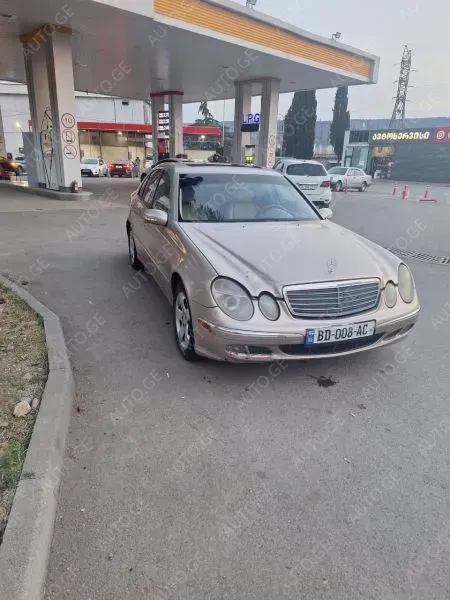Mercedes-Benz E-210-Mercedes 2003 — photo 2