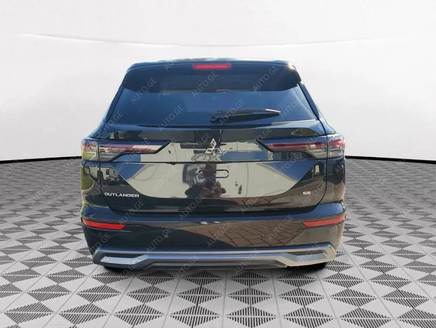 Mitsubishi Outlander 2025 — photo 2