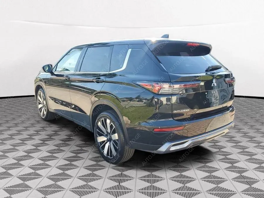Mitsubishi Outlander 2025 — photo 2