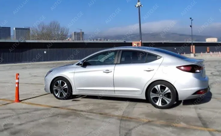 Hyundai Elantra 2019 — photo 2