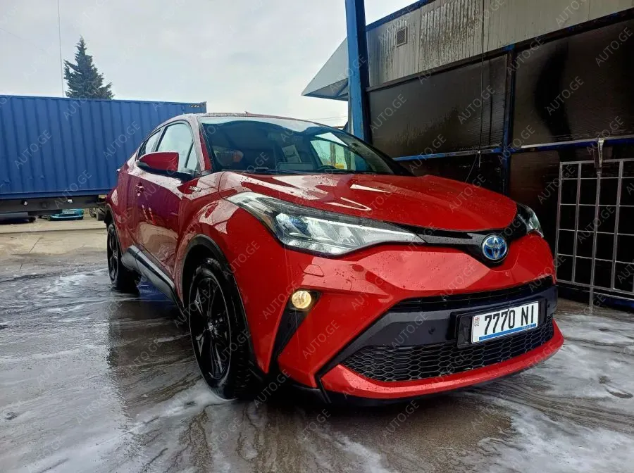 Toyota C-HR 2022 — photo 2