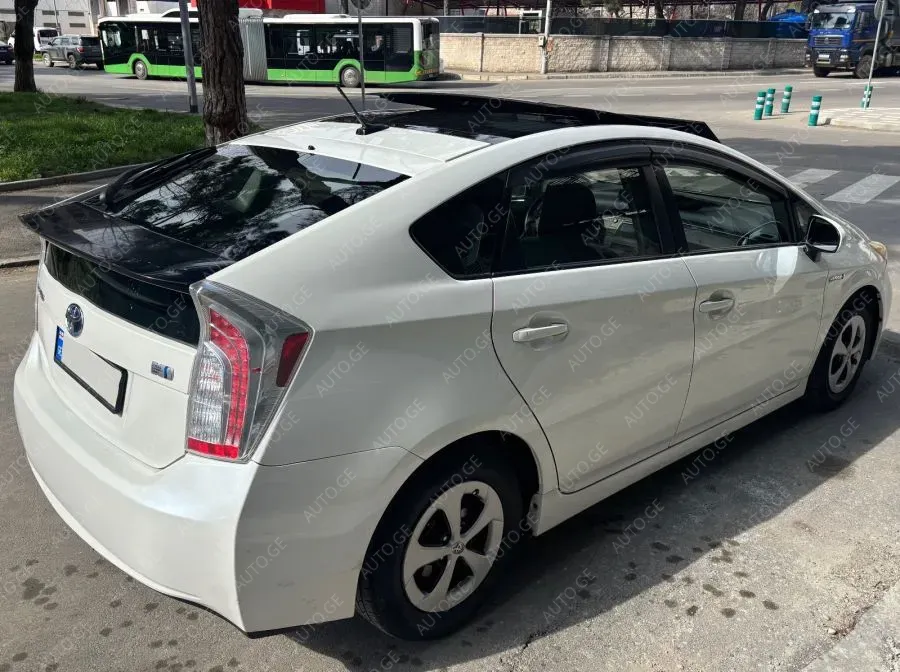 Toyota Prius 2012 — photo 2