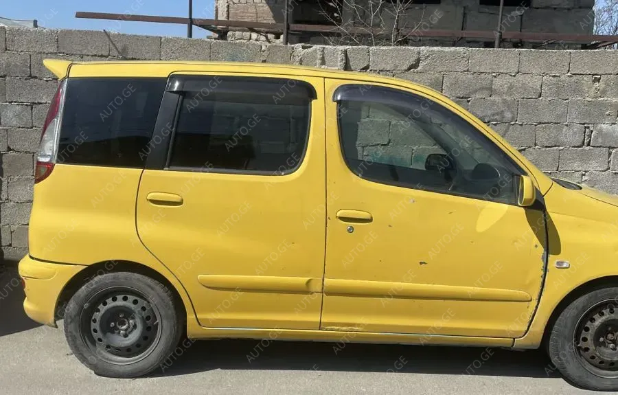 Toyota Fun-Cargo 2005 — photo 2