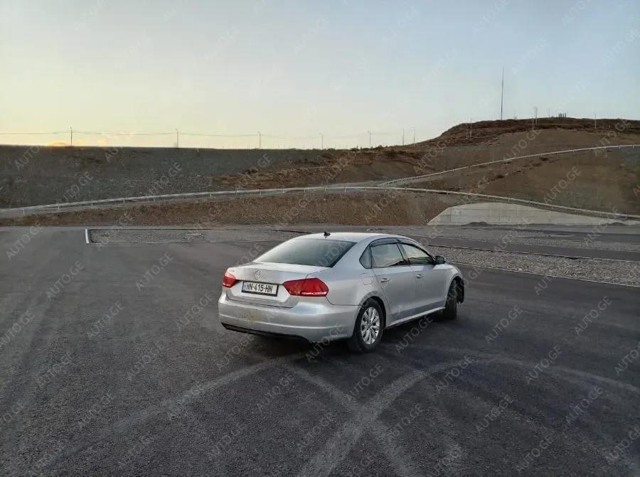 Volkswagen Passat 2015 — photo 2