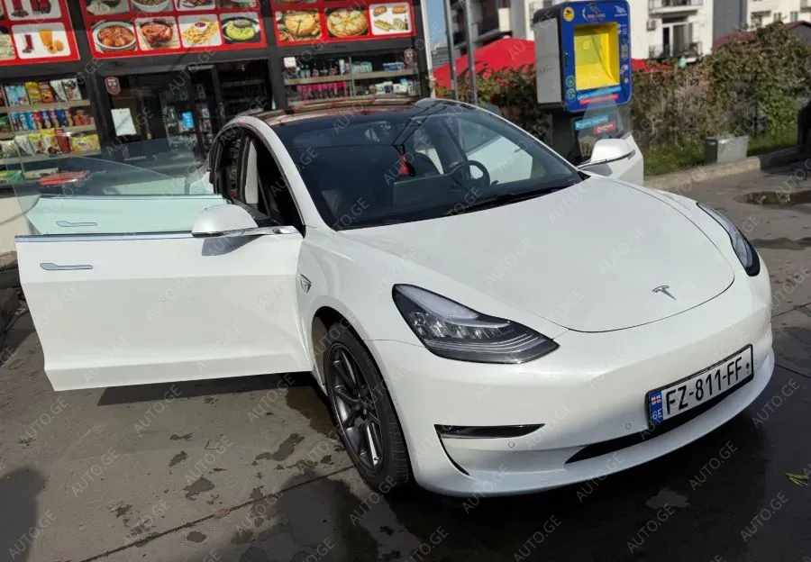 Tesla Model-3-Tesla