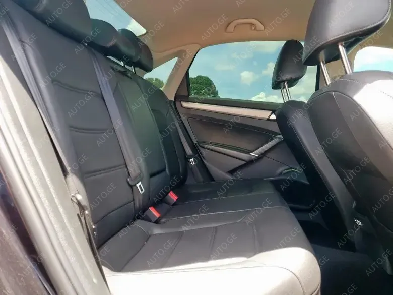 Volkswagen Passat 2020 — photo 2