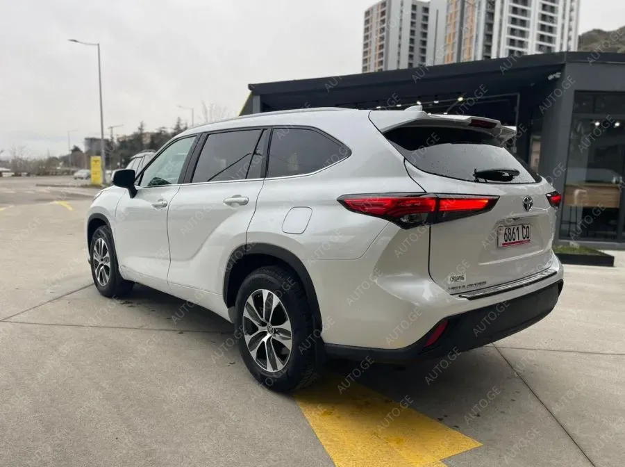 Toyota Highlander 2024 — photo 2