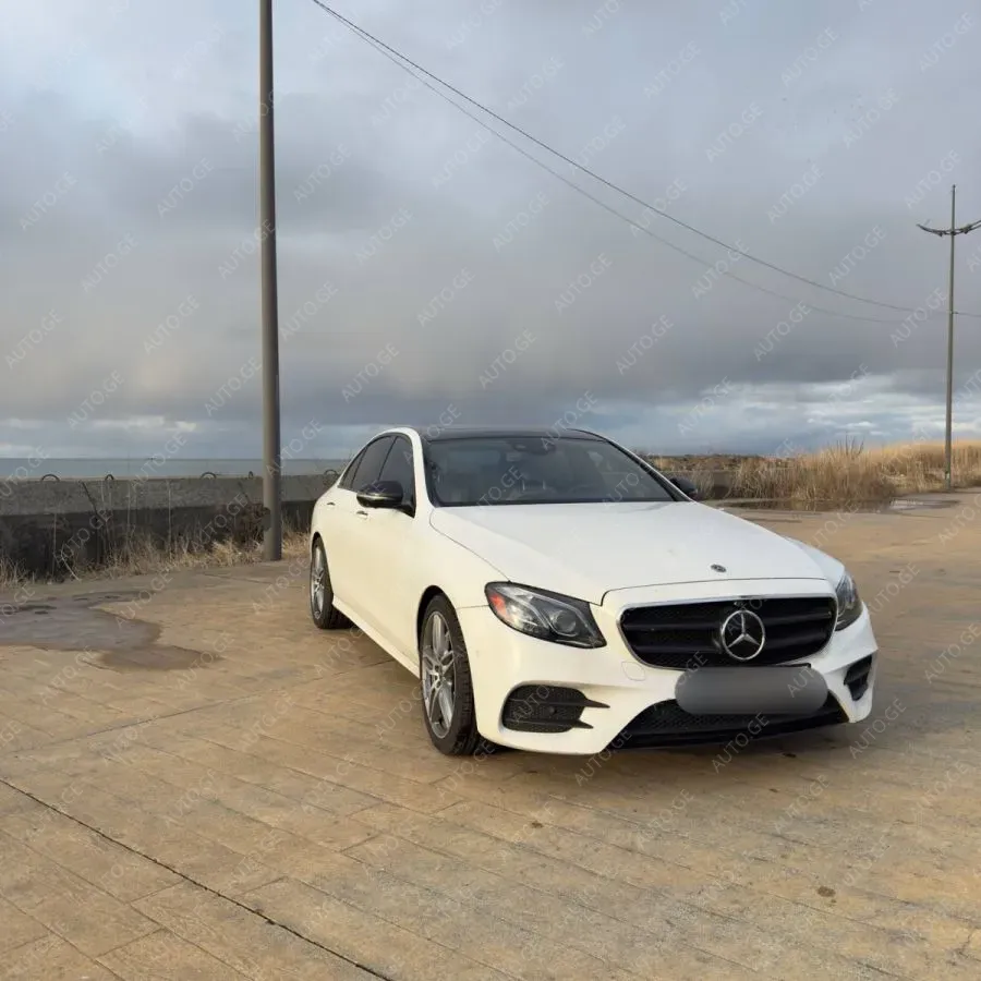 Mercedes-Benz E-300C 2017 — photo 2