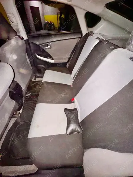 Toyota Prius C 2013 — photo 2