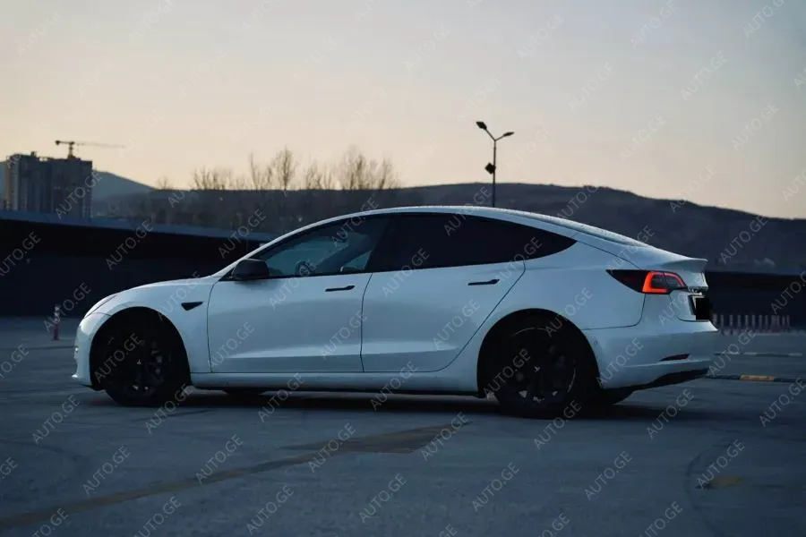 Tesla Model-3-Tesla 2021 — photo 2