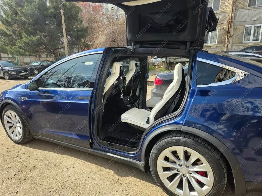 Tesla Model X 2017 — photo 2