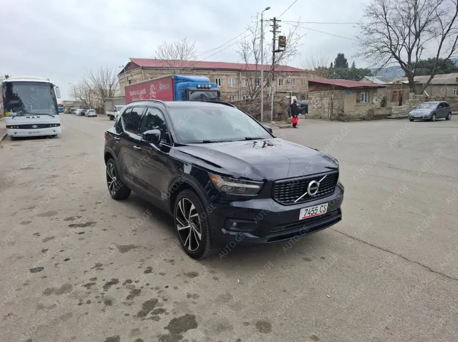 Volvo XC40 2021 — photo 2