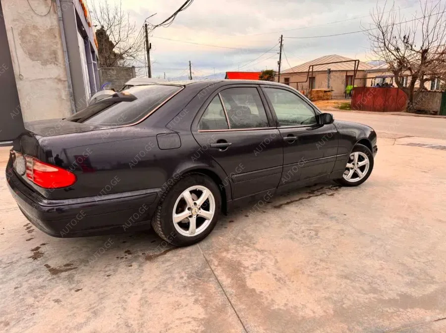 Mercedes-Benz E-210-Mercedes 1999 — photo 2