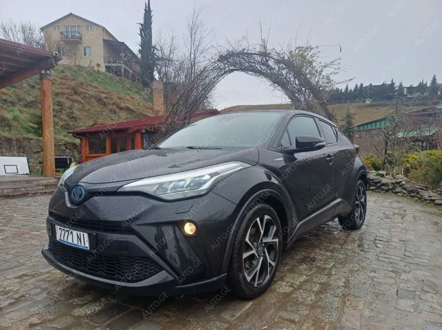 Toyota C-HR 2021 — photo 2