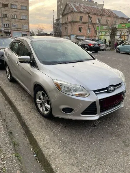 Ford Focus 2012 — photo 2