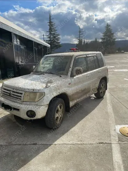 Mitsubishi Pajero-Io 1999 — photo 2