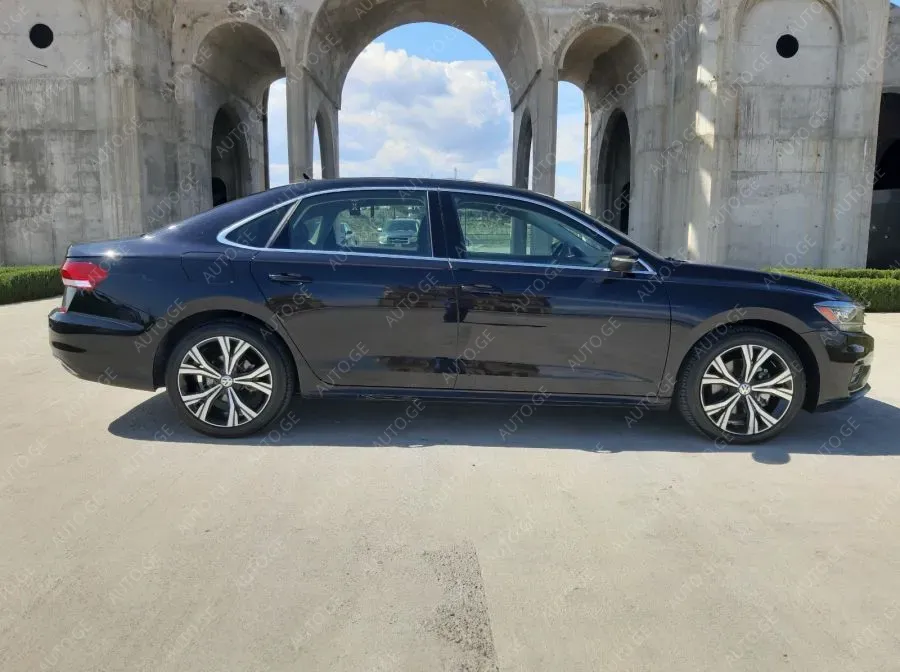 Volkswagen Passat 2020 — photo 2