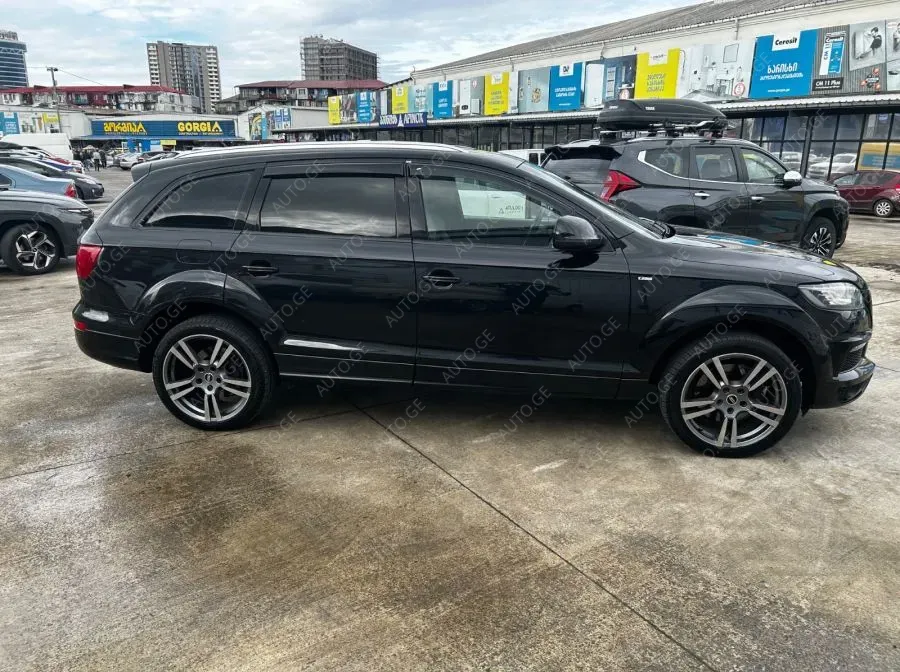 Audi Q7 2010 — photo 2