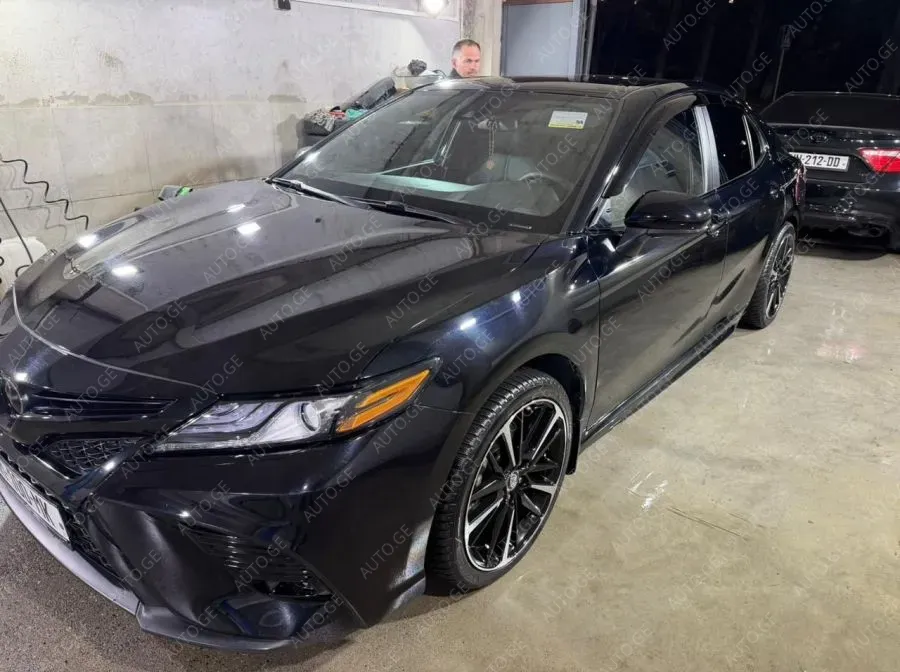 Toyota Camry 2018 — photo 2