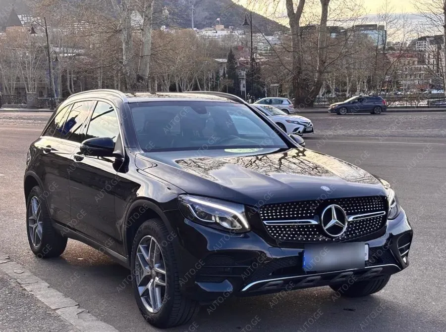 Mercedes-Benz 300-Glc 2017 — photo 2
