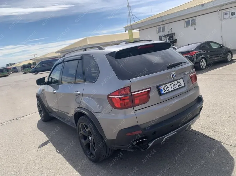 BMW X5 2011 — photo 2