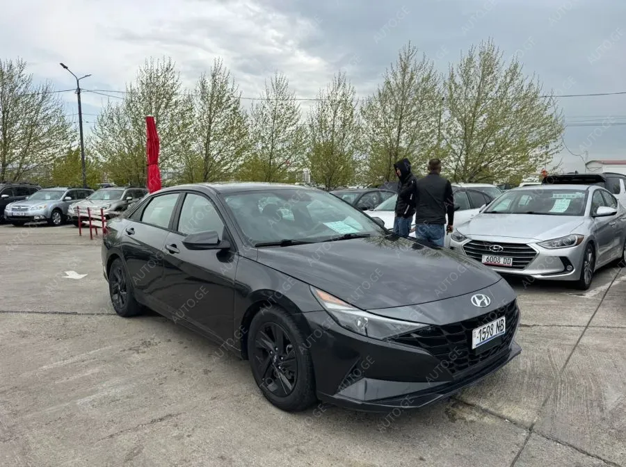 Hyundai Elantra 2021 — photo 2