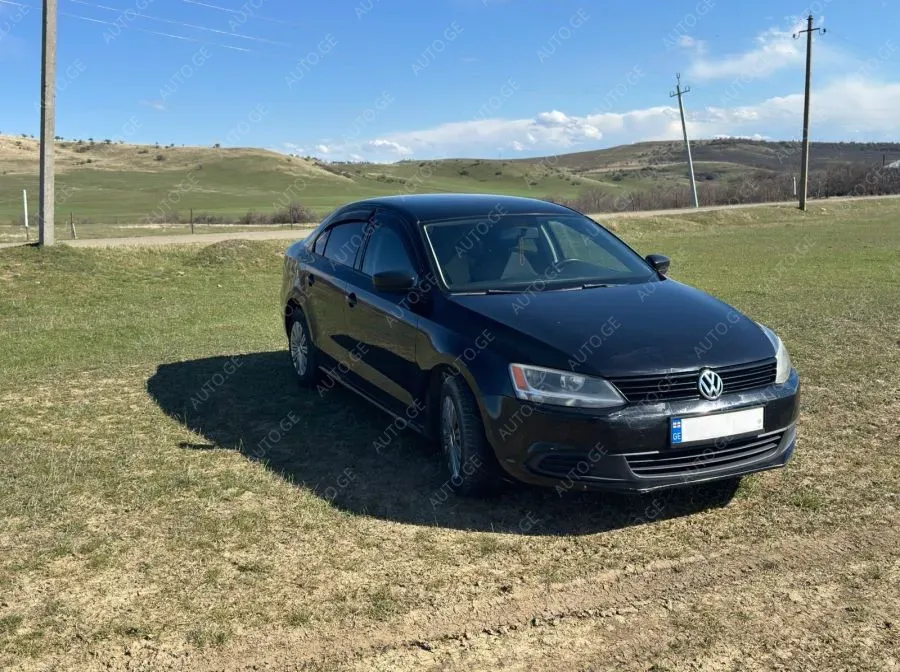 Volkswagen Jetta 2011 — photo 2