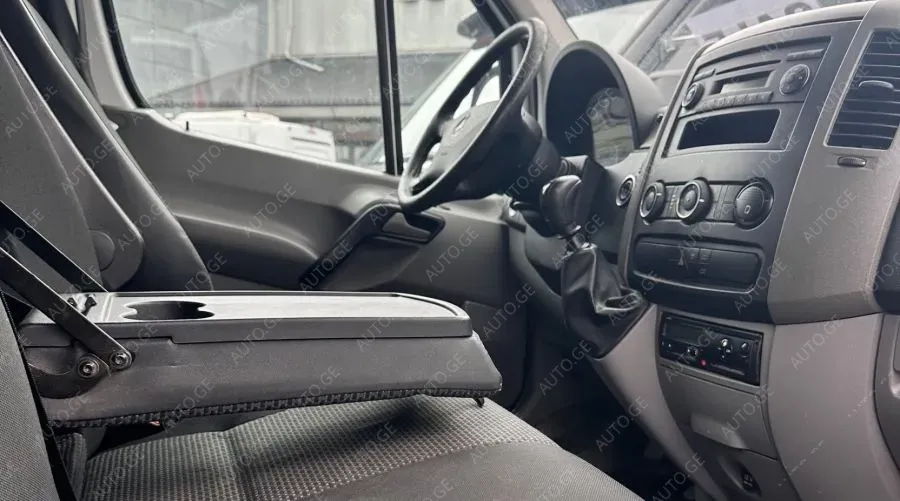 Mercedes-Benz Sprinter 2012 — photo 2