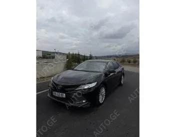Toyota Camry 2018 — photo 2