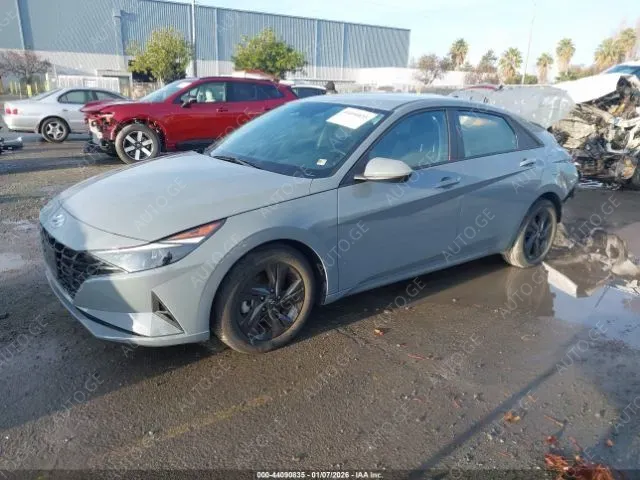Hyundai Elantra 2023 — photo 2
