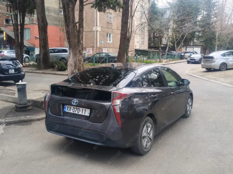 Toyota Prius Prime 2016 — photo 2
