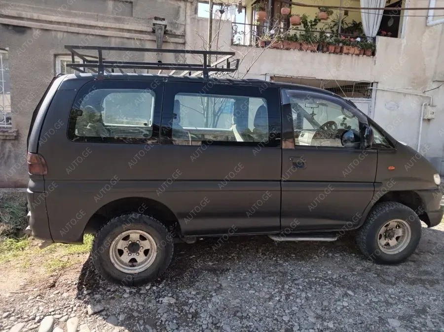 Mitsubishi Delica 2000 — photo 2