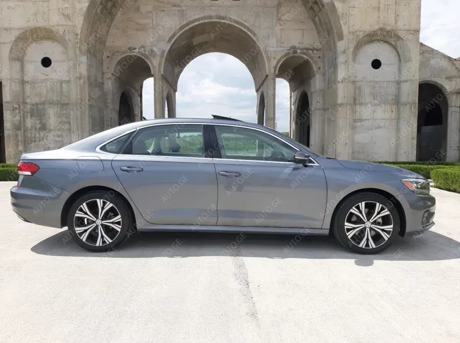 Volkswagen Passat 2021 — photo 2