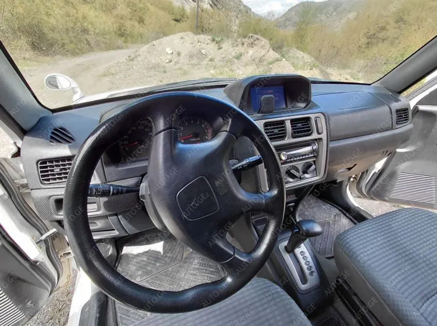 Mitsubishi Pajero-Io 1999 — photo 2