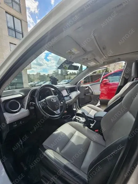 Toyota RAV4 2016 — photo 2