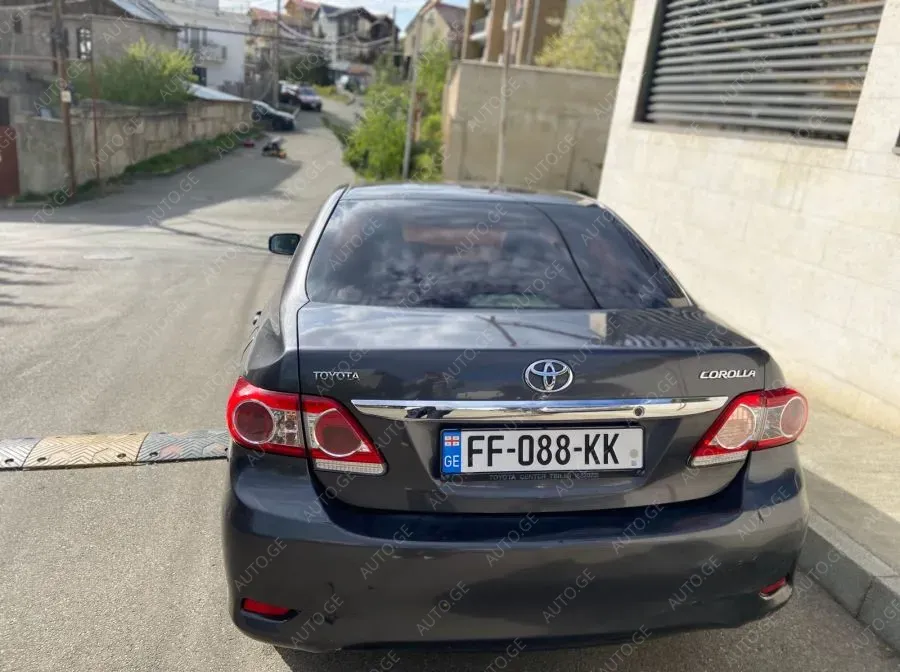 Toyota Corolla 2011 — photo 2