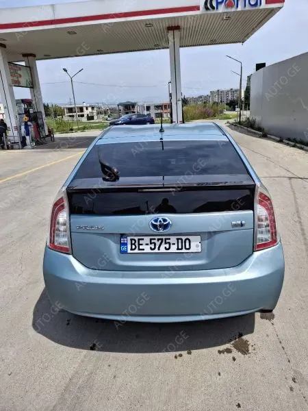 Toyota Prius 2012 — photo 2
