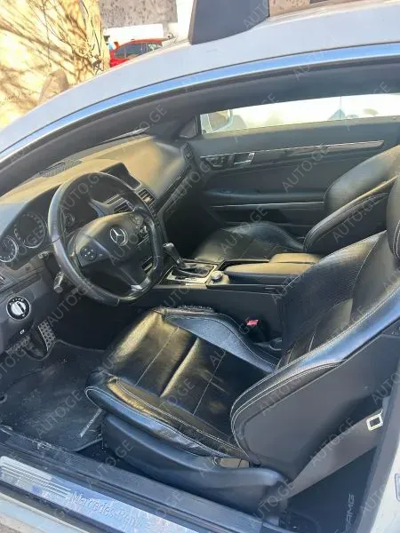 Mercedes-Benz E-350C 2009 — photo 2