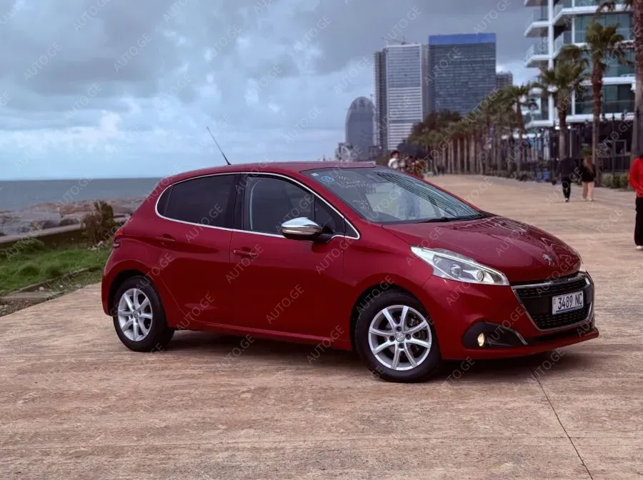 Peugeot 208 2018 — photo 2