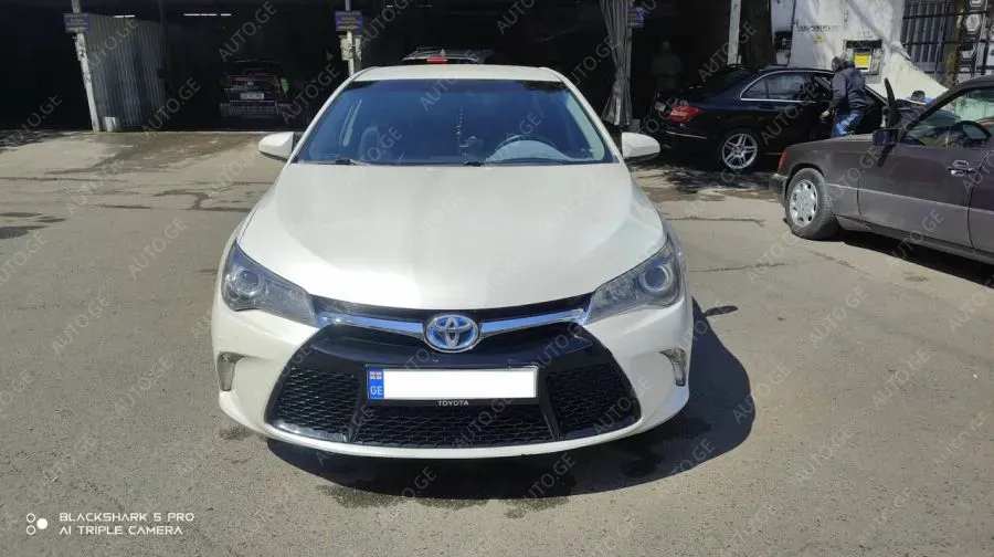 Toyota Camry 2015 — photo 2