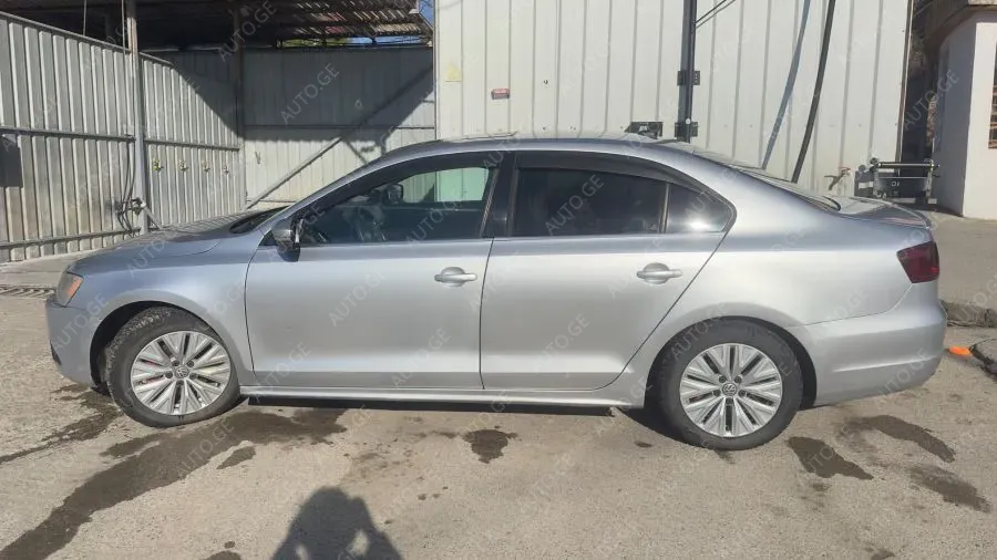 Volkswagen Jetta 2014 — photo 2