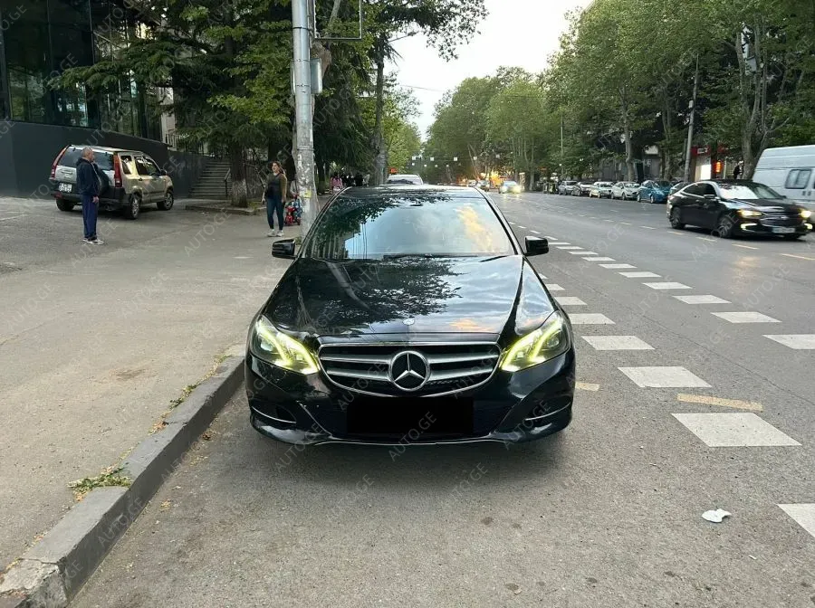 Mercedes-Benz E-250E 2013 — photo 2
