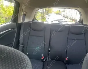 Honda Fit 2017 — photo 2