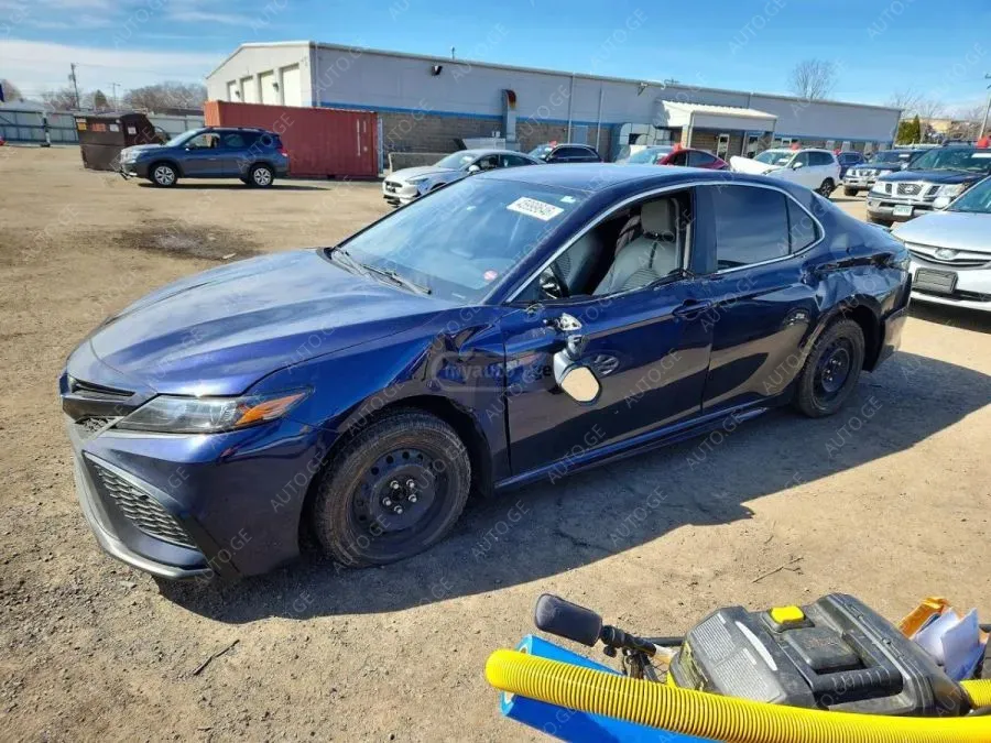 Toyota Camry 2022 — photo 2