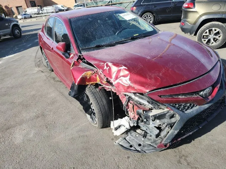 Toyota Camry 2018 — photo 2