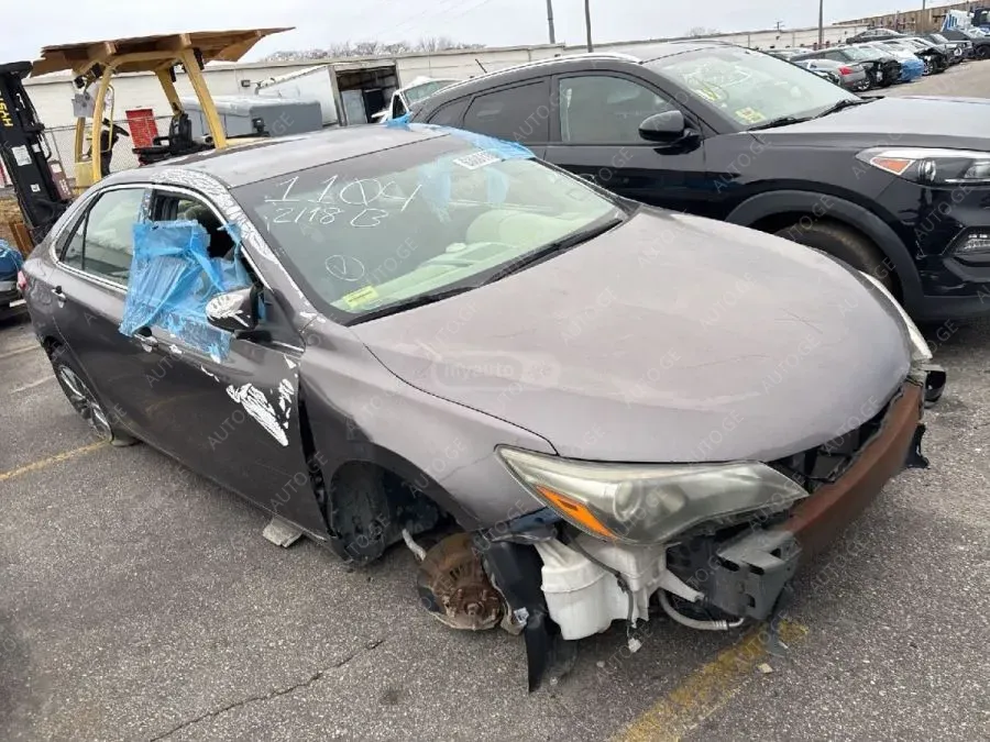 Toyota Camry 2015 — photo 2